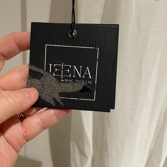 NWOT White chiffon evening gown by Ieena for Macduggal - Picture 5 of 7